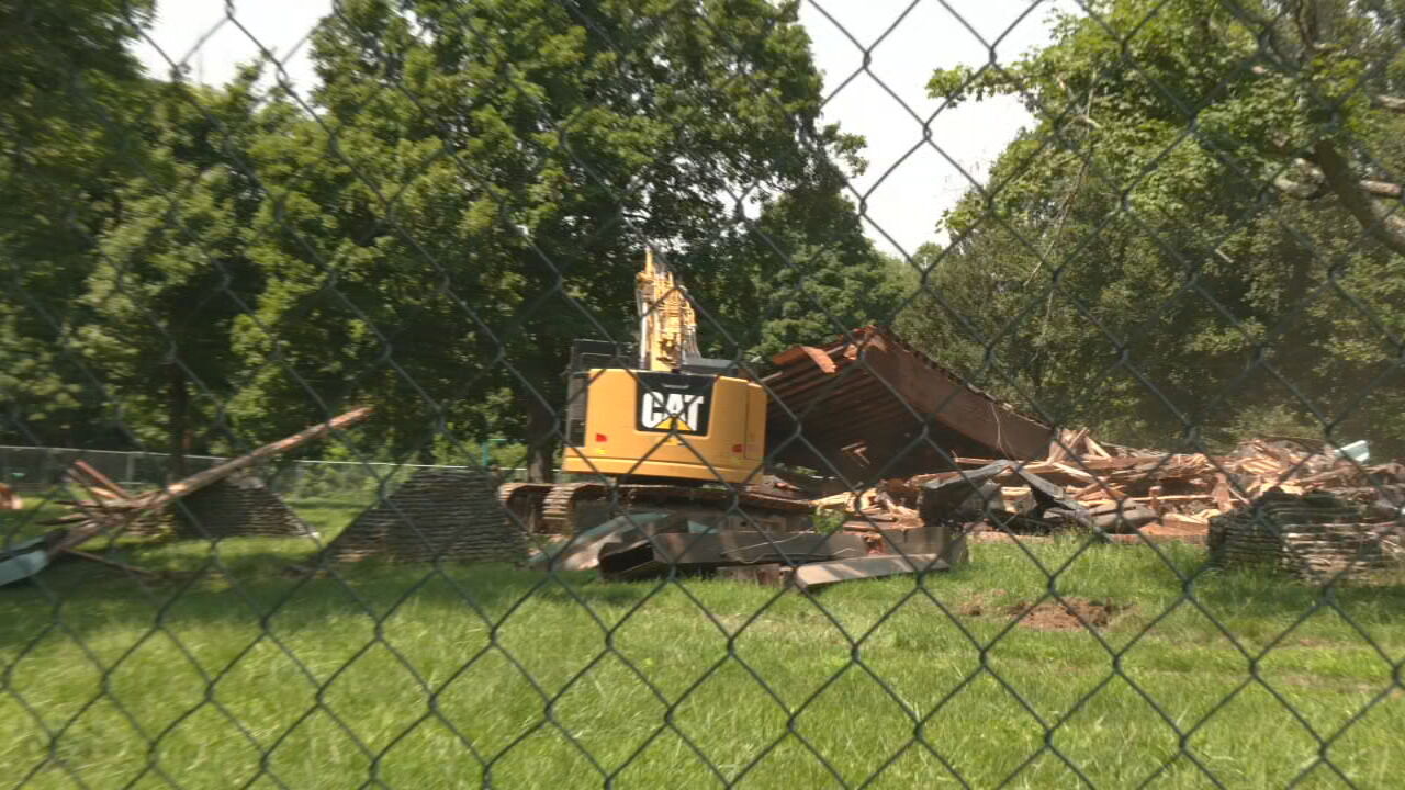 Crews demolish iconic Hogan's Fountain Pavilion in Louisville's Cherokee Park